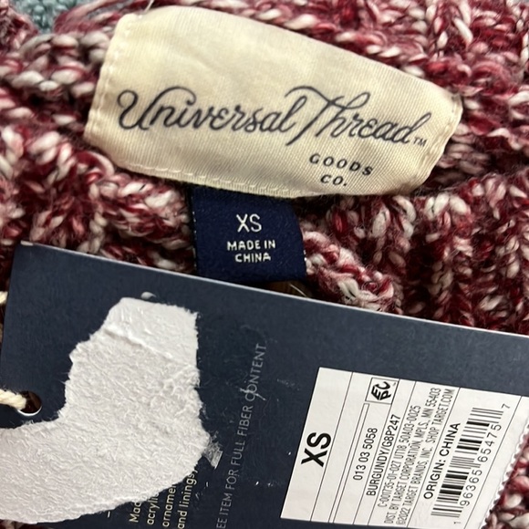 Universal thread, button down sweater - Picture 3 of 4